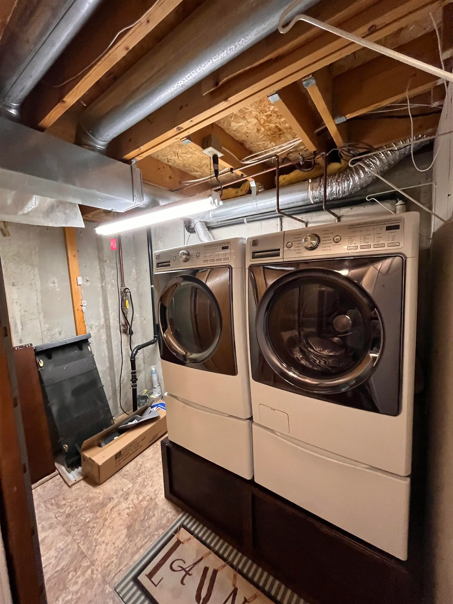 Wichita, Kansas 67210, United States, 4 Bedrooms Bedrooms, ,3 BathroomsBathrooms,Residential,Pending,25084