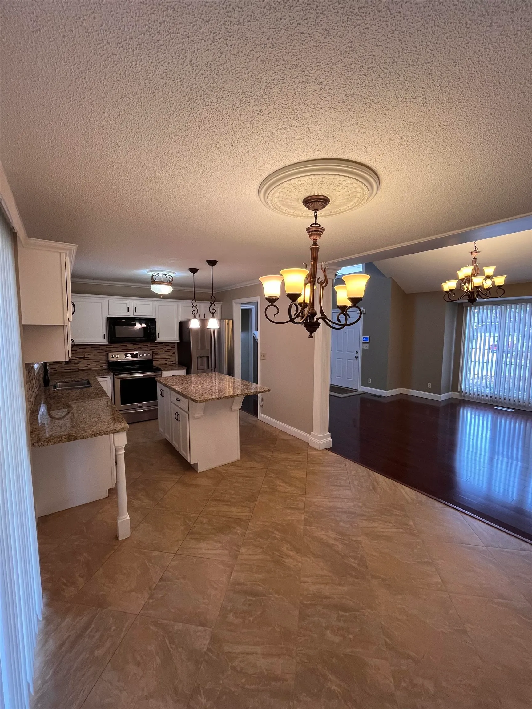 Wichita, Kansas 67210, United States, 4 Bedrooms Bedrooms, ,3 BathroomsBathrooms,Residential,Pending,25084