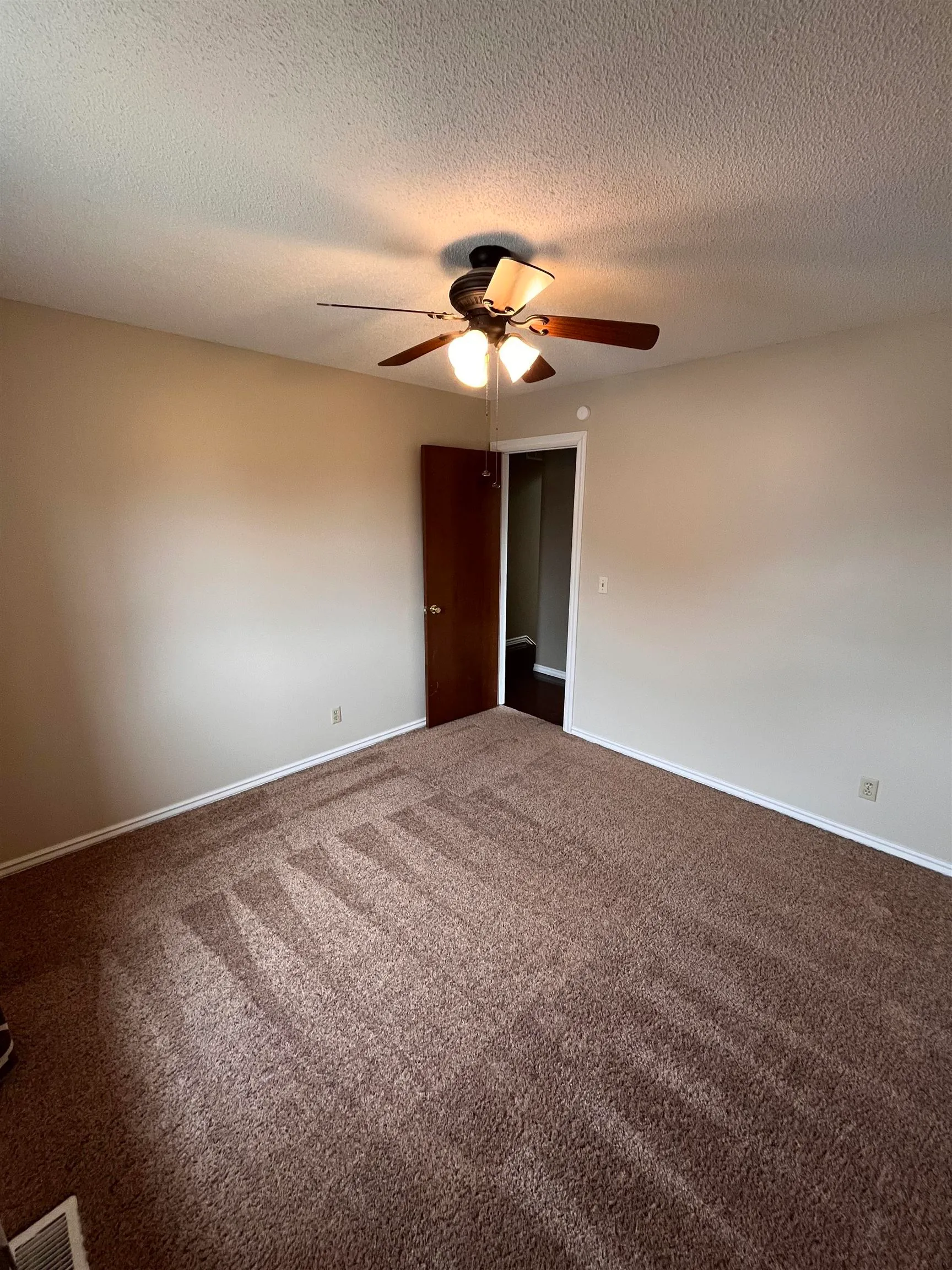 Wichita, Kansas 67210, United States, 4 Bedrooms Bedrooms, ,3 BathroomsBathrooms,Residential,Pending,25084