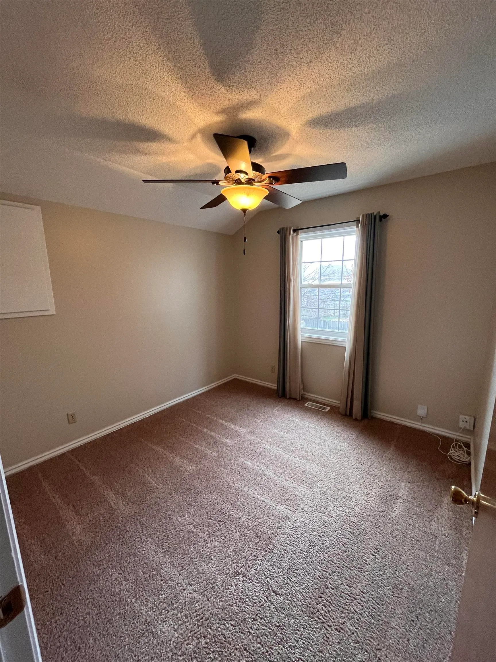 Wichita, Kansas 67210, United States, 4 Bedrooms Bedrooms, ,3 BathroomsBathrooms,Residential,Pending,25084