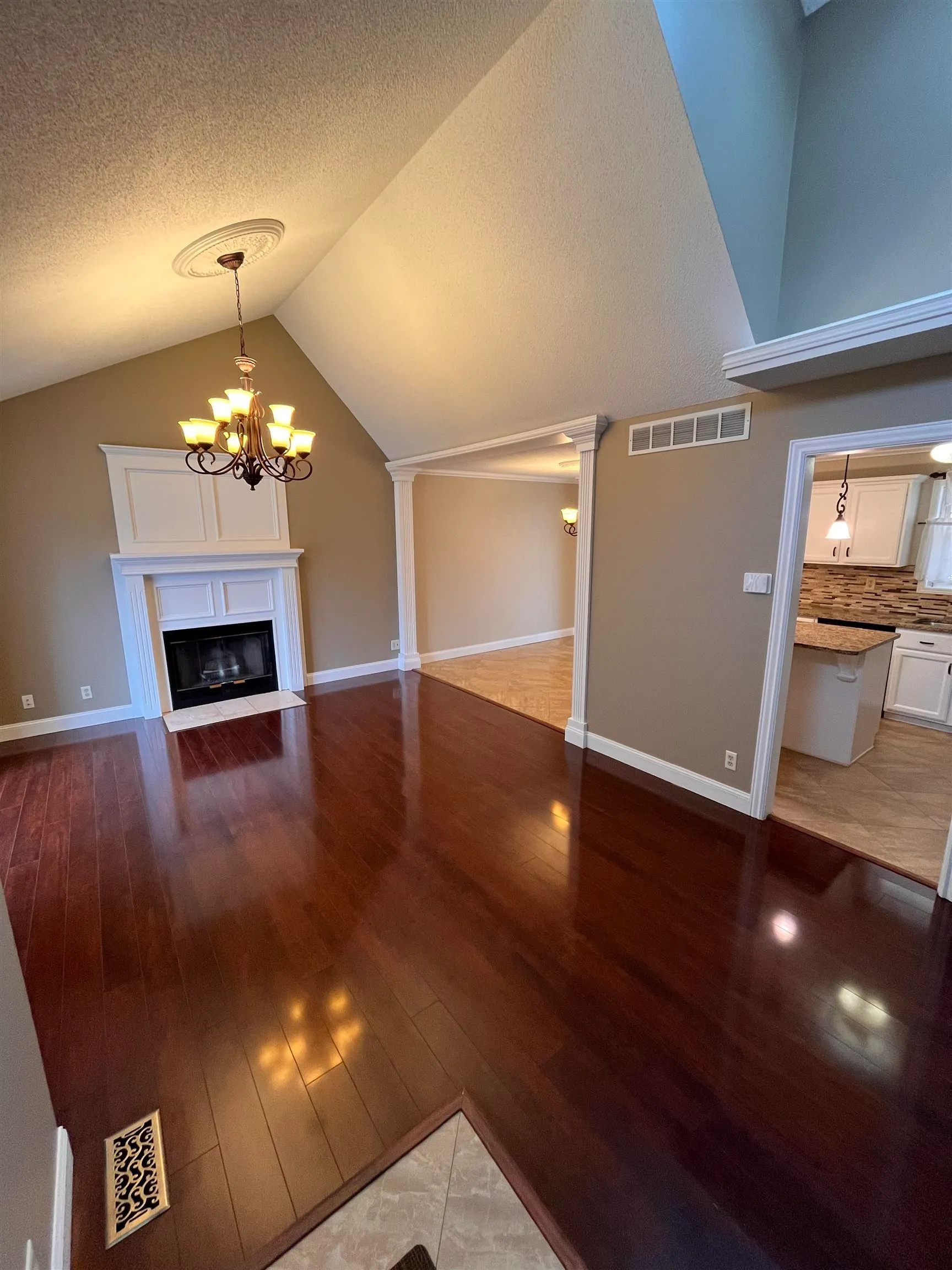 Wichita, Kansas 67210, United States, 4 Bedrooms Bedrooms, ,3 BathroomsBathrooms,Residential,Pending,25084