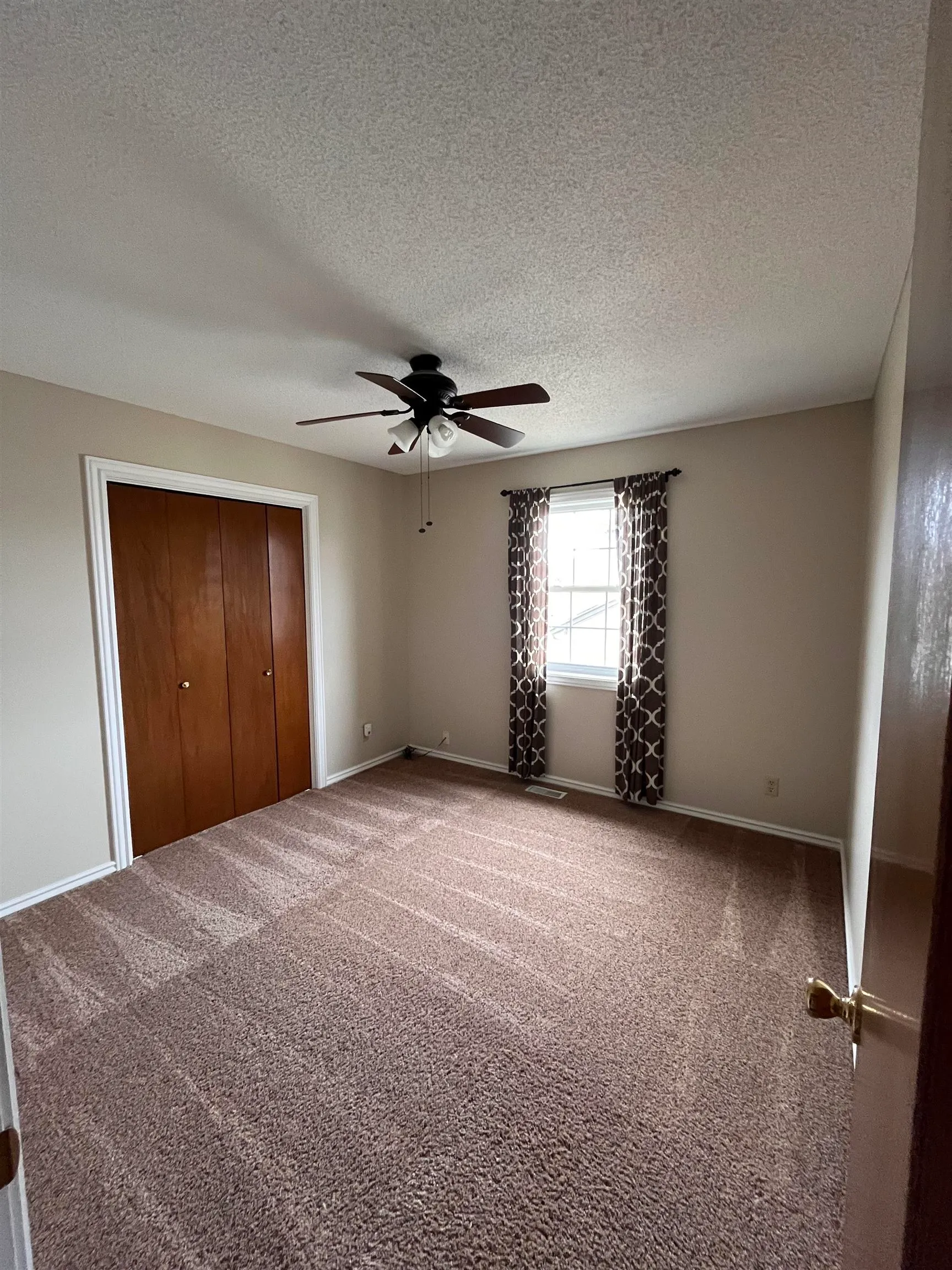 Wichita, Kansas 67210, United States, 4 Bedrooms Bedrooms, ,3 BathroomsBathrooms,Residential,Pending,25084