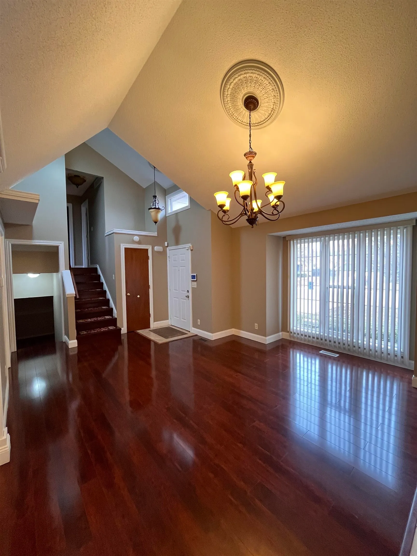 Wichita, Kansas 67210, United States, 4 Bedrooms Bedrooms, ,3 BathroomsBathrooms,Residential,Pending,25084