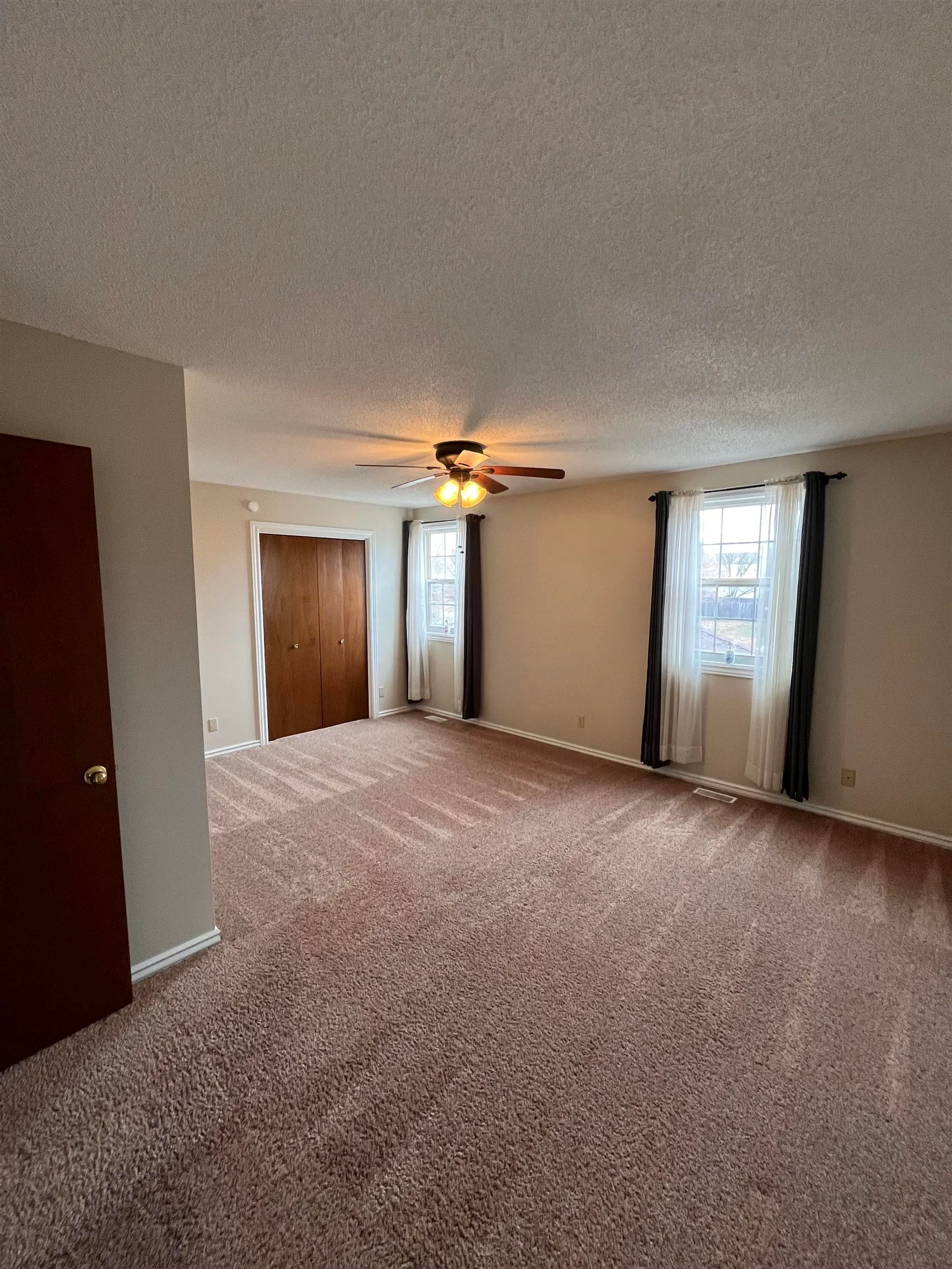 Wichita, Kansas 67210, United States, 4 Bedrooms Bedrooms, ,3 BathroomsBathrooms,Residential,Pending,25084