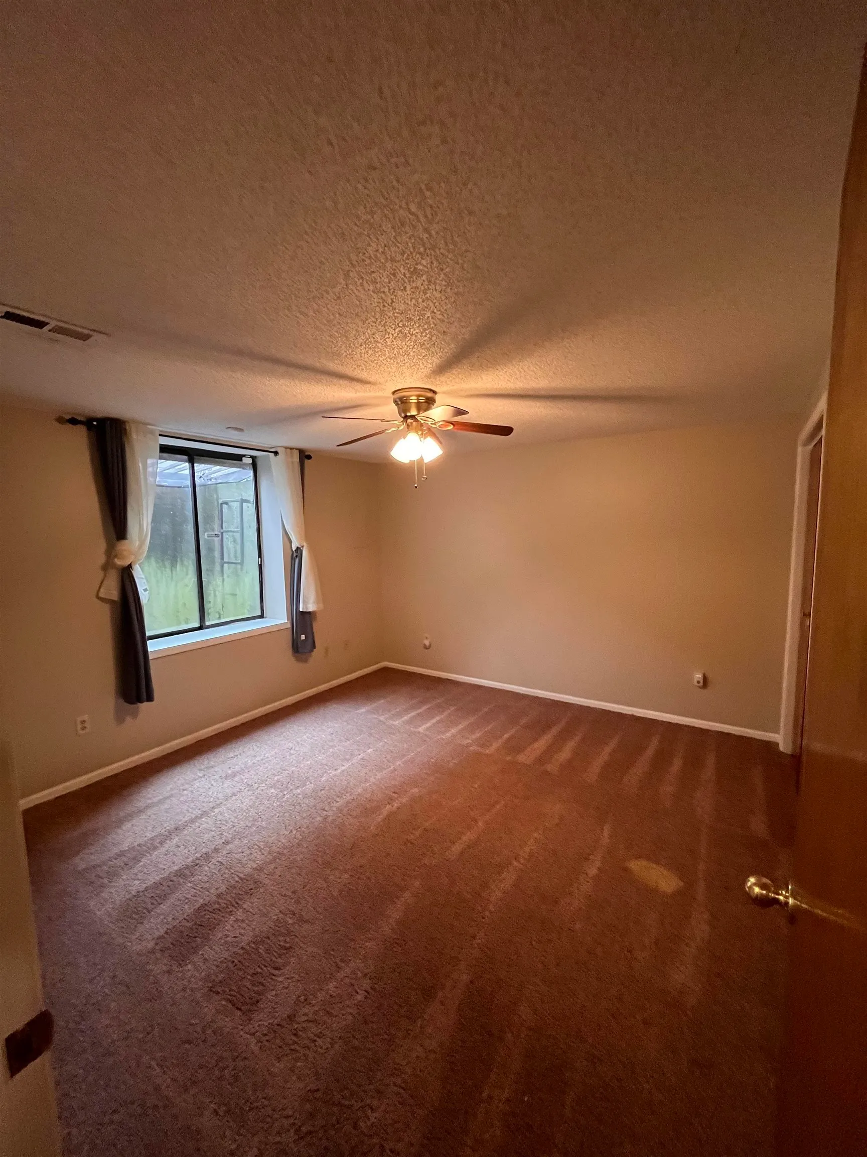 Wichita, Kansas 67210, United States, 4 Bedrooms Bedrooms, ,3 BathroomsBathrooms,Residential,Pending,25084