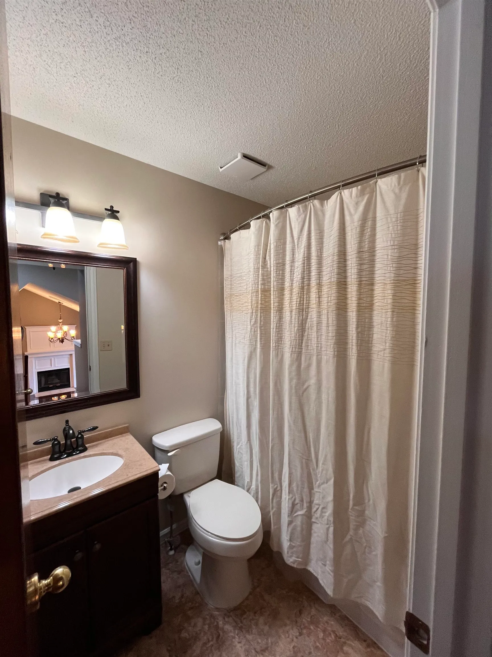 Wichita, Kansas 67210, United States, 4 Bedrooms Bedrooms, ,3 BathroomsBathrooms,Residential,Pending,25084