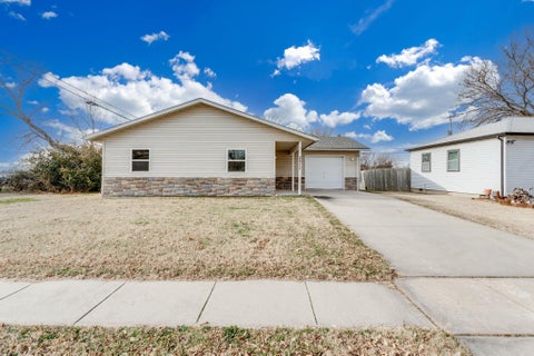 Homes For Sale - 2511 N Chautauqua Ave<br/> Wichita, KS 67219