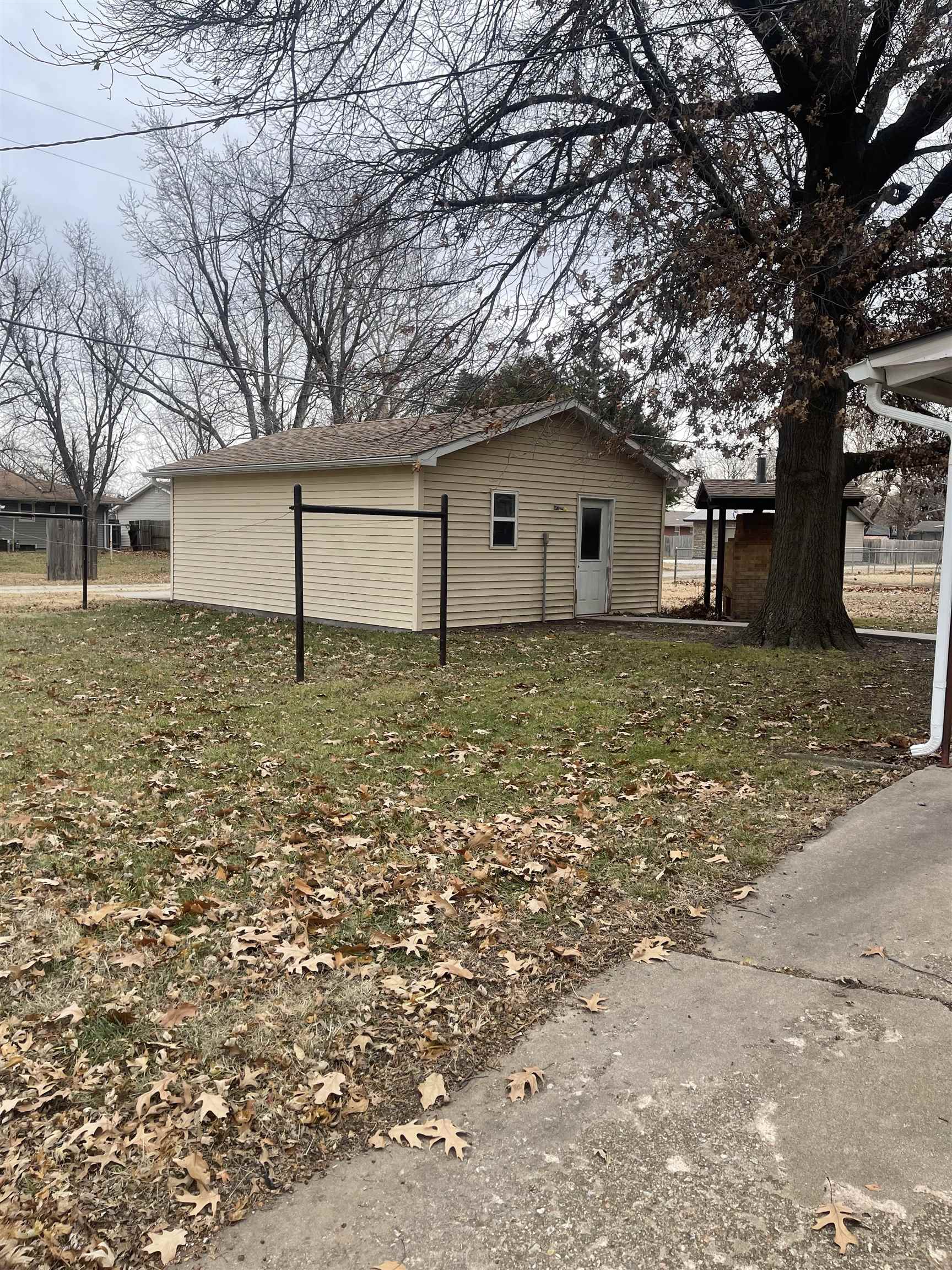 400 S Pine St, Inman, Kansas image 3