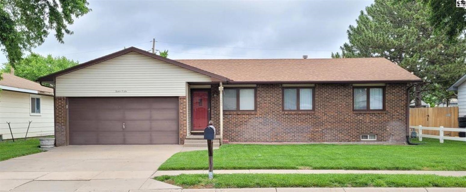1206 E 27th St, Hutchinson, Kansas image 1