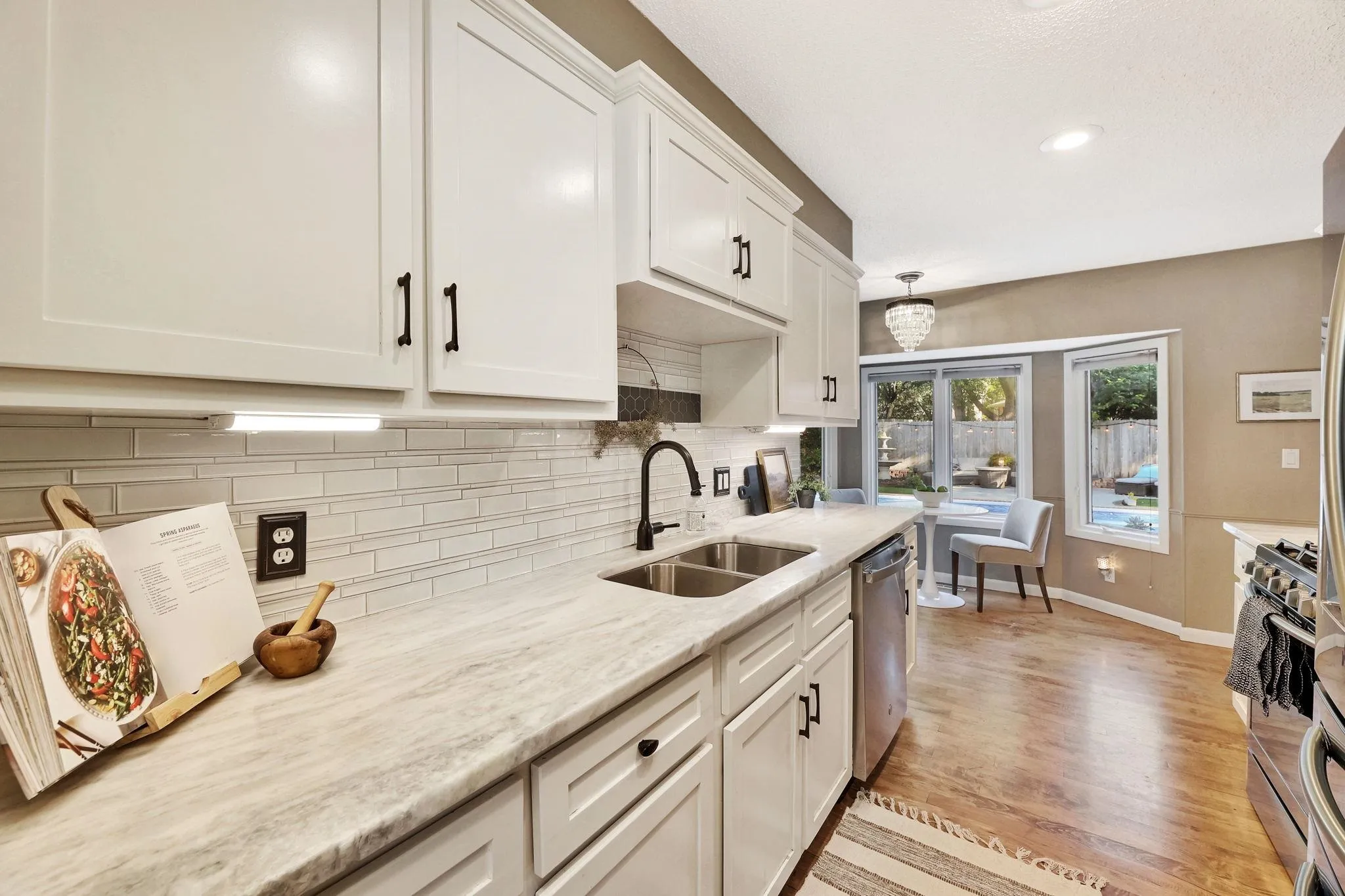 Wichita, Kansas 67206, United States, 3 Bedrooms Bedrooms, ,4 BathroomsBathrooms,Residential,Pending,41777