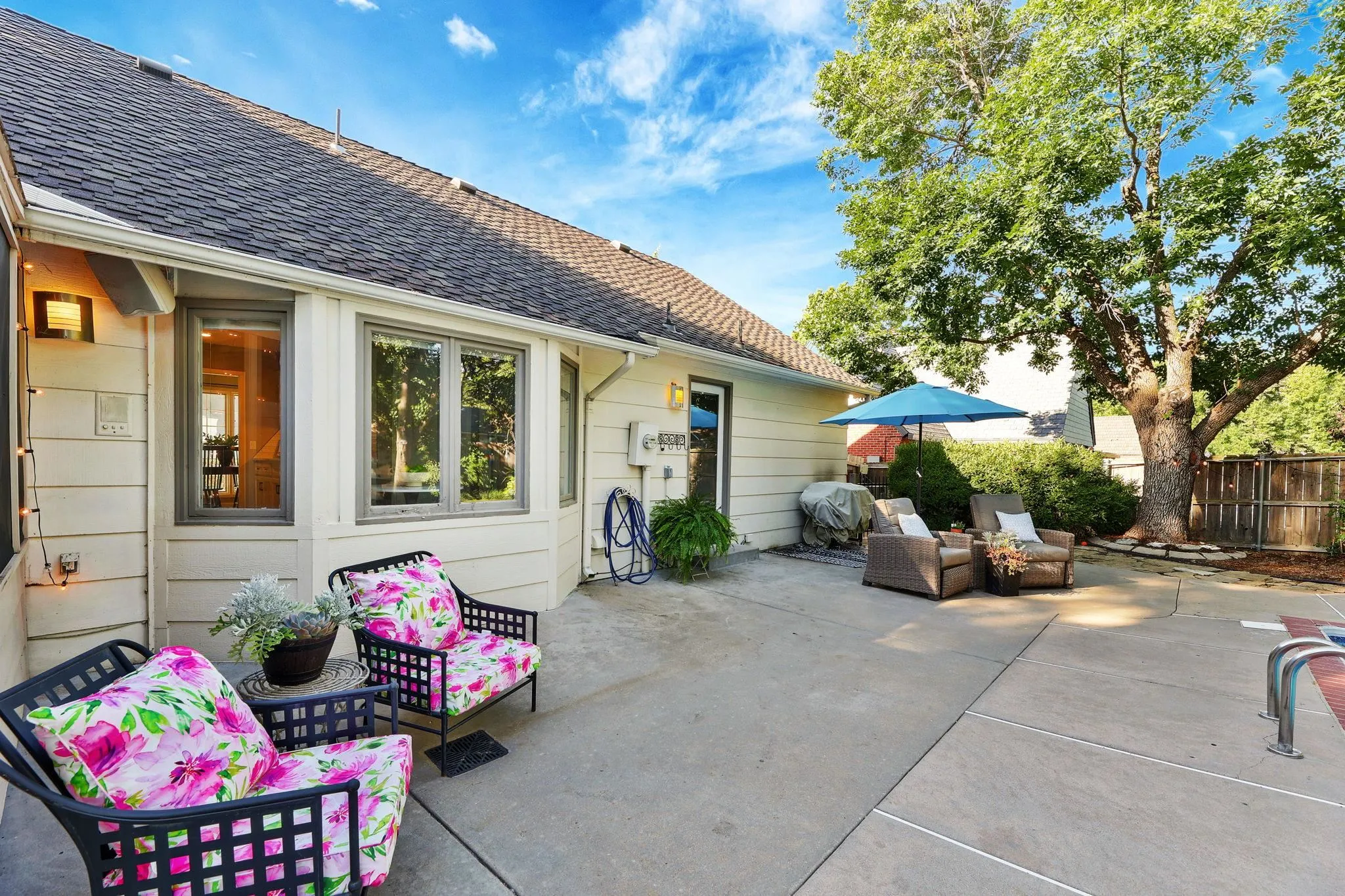 Wichita, Kansas 67206, United States, 3 Bedrooms Bedrooms, ,4 BathroomsBathrooms,Residential,Pending,41777