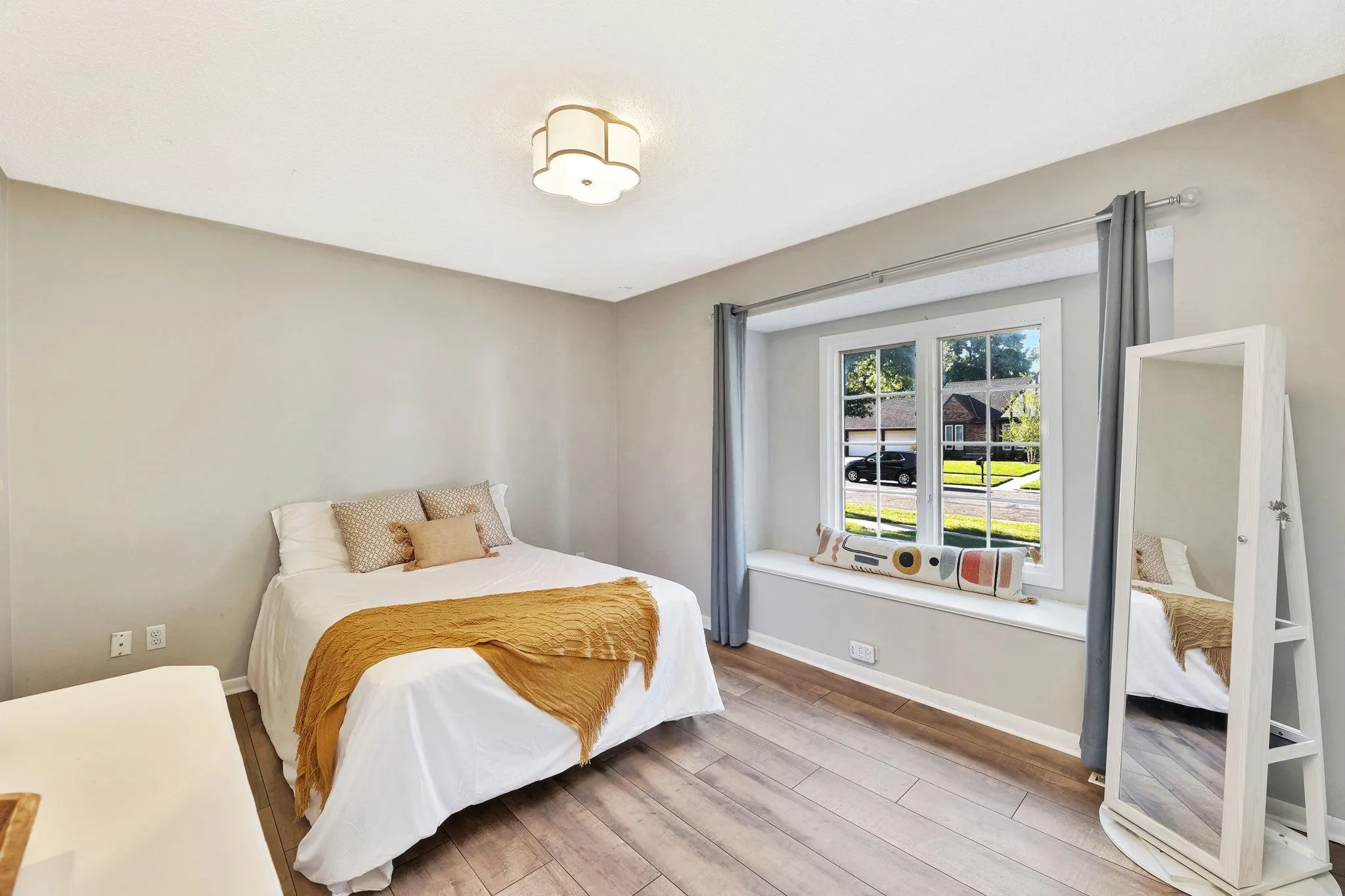 Wichita, Kansas 67206, United States, 3 Bedrooms Bedrooms, ,4 BathroomsBathrooms,Residential,Pending,41777