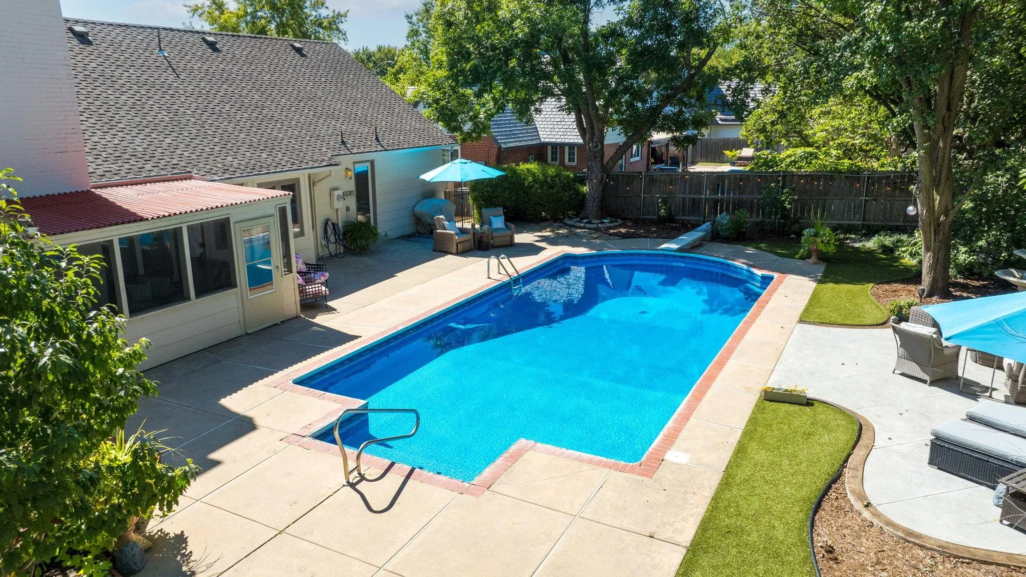 Wichita, Kansas 67206, United States, 3 Bedrooms Bedrooms, ,4 BathroomsBathrooms,Residential,Pending,41777