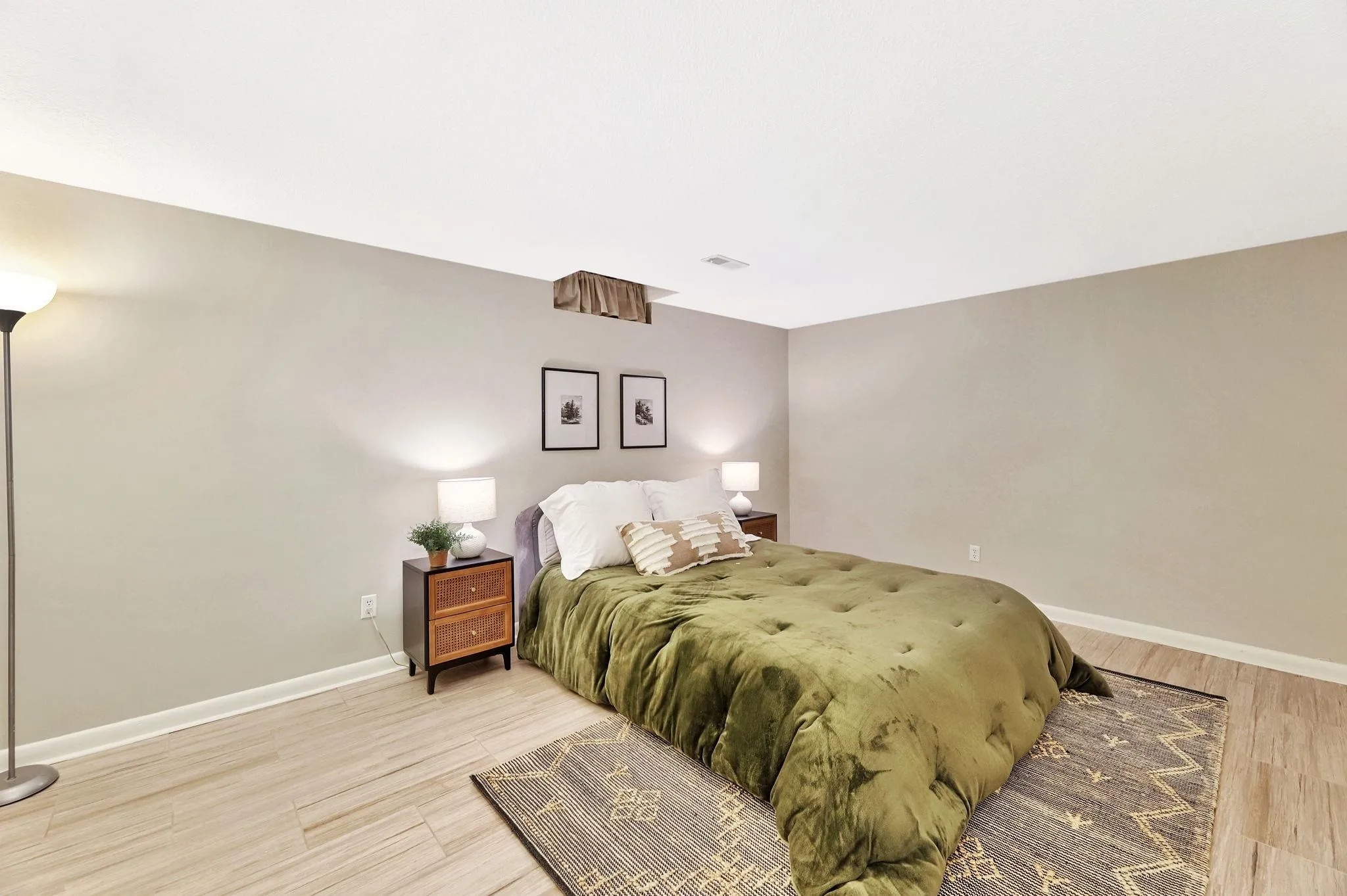 Wichita, Kansas 67206, United States, 3 Bedrooms Bedrooms, ,4 BathroomsBathrooms,Residential,Pending,41777