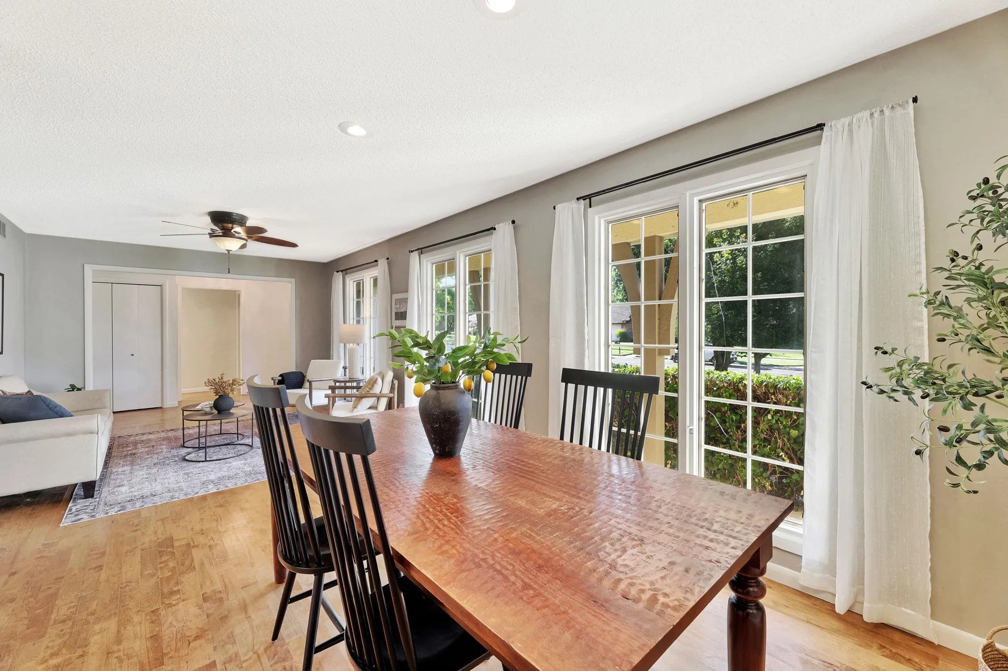 Wichita, Kansas 67206, United States, 3 Bedrooms Bedrooms, ,4 BathroomsBathrooms,Residential,Pending,41777