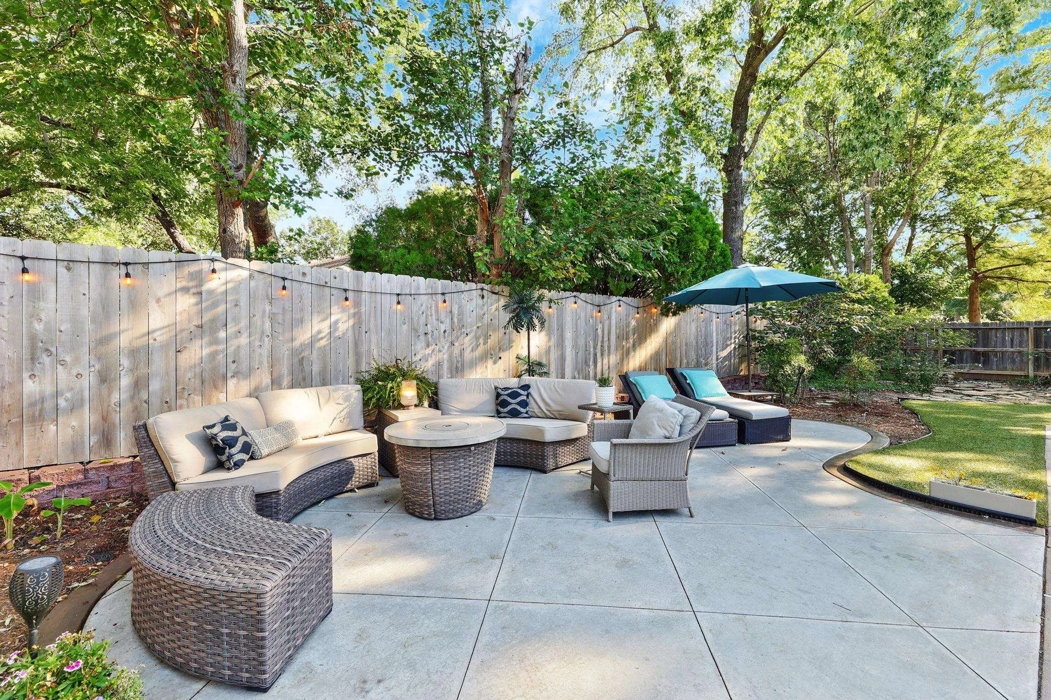 Wichita, Kansas 67206, United States, 3 Bedrooms Bedrooms, ,4 BathroomsBathrooms,Residential,Pending,41777