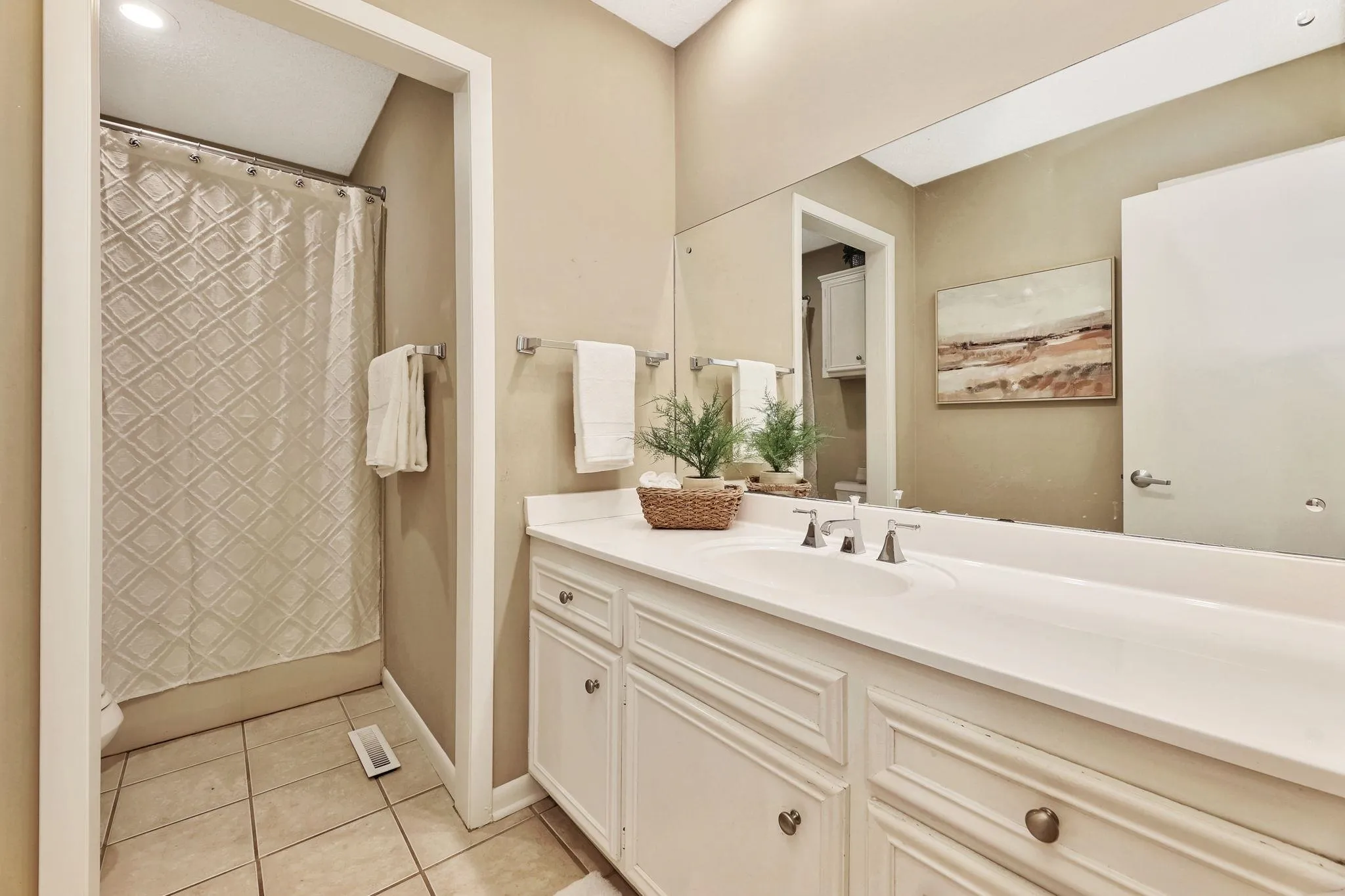 Wichita, Kansas 67206, United States, 3 Bedrooms Bedrooms, ,4 BathroomsBathrooms,Residential,Pending,41777