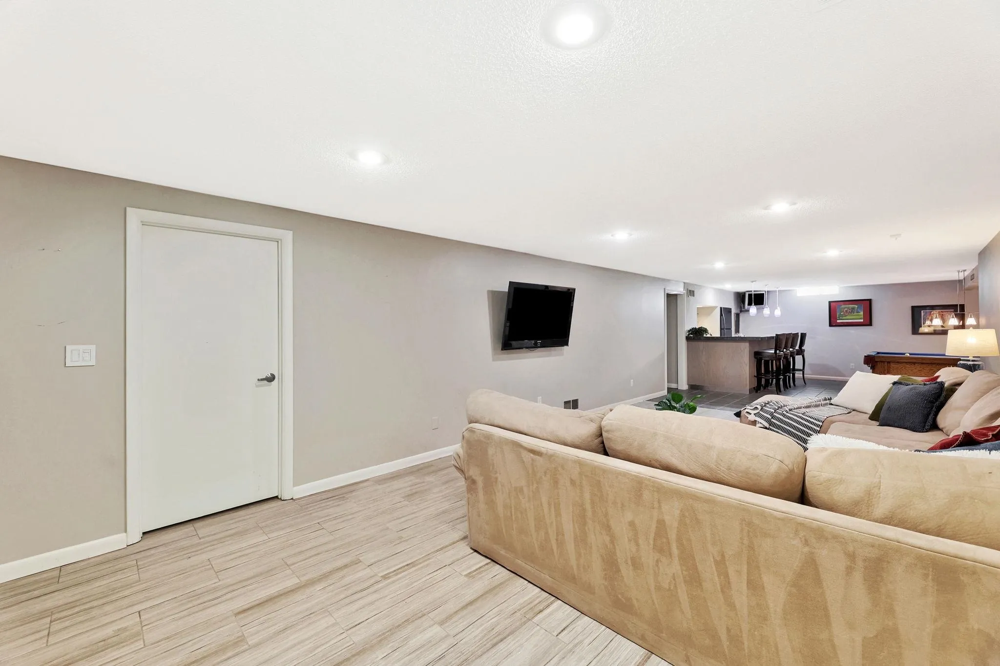 Wichita, Kansas 67206, United States, 3 Bedrooms Bedrooms, ,4 BathroomsBathrooms,Residential,Pending,41777