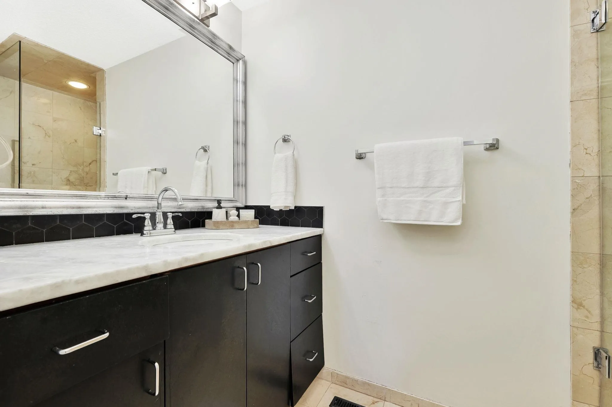 Wichita, Kansas 67206, United States, 3 Bedrooms Bedrooms, ,4 BathroomsBathrooms,Residential,Pending,41777