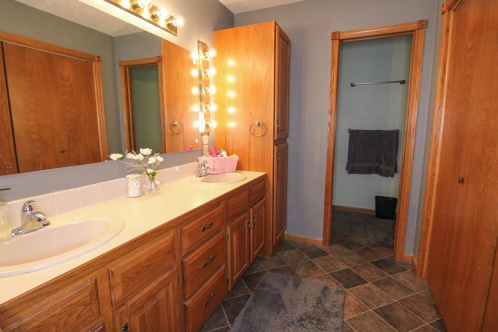 677 Georgetown Rd, Salina, Kansas image 10