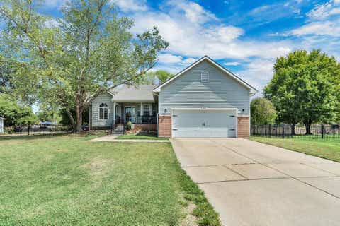 Homes For Sale - 1918 N Covington Ct<br/> Wichita, KS 67212