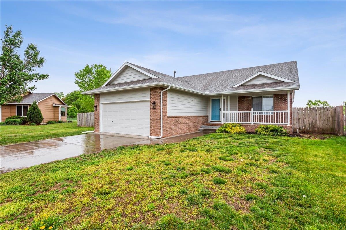 1429 Redbud Ct, Halstead, Kansas image 2