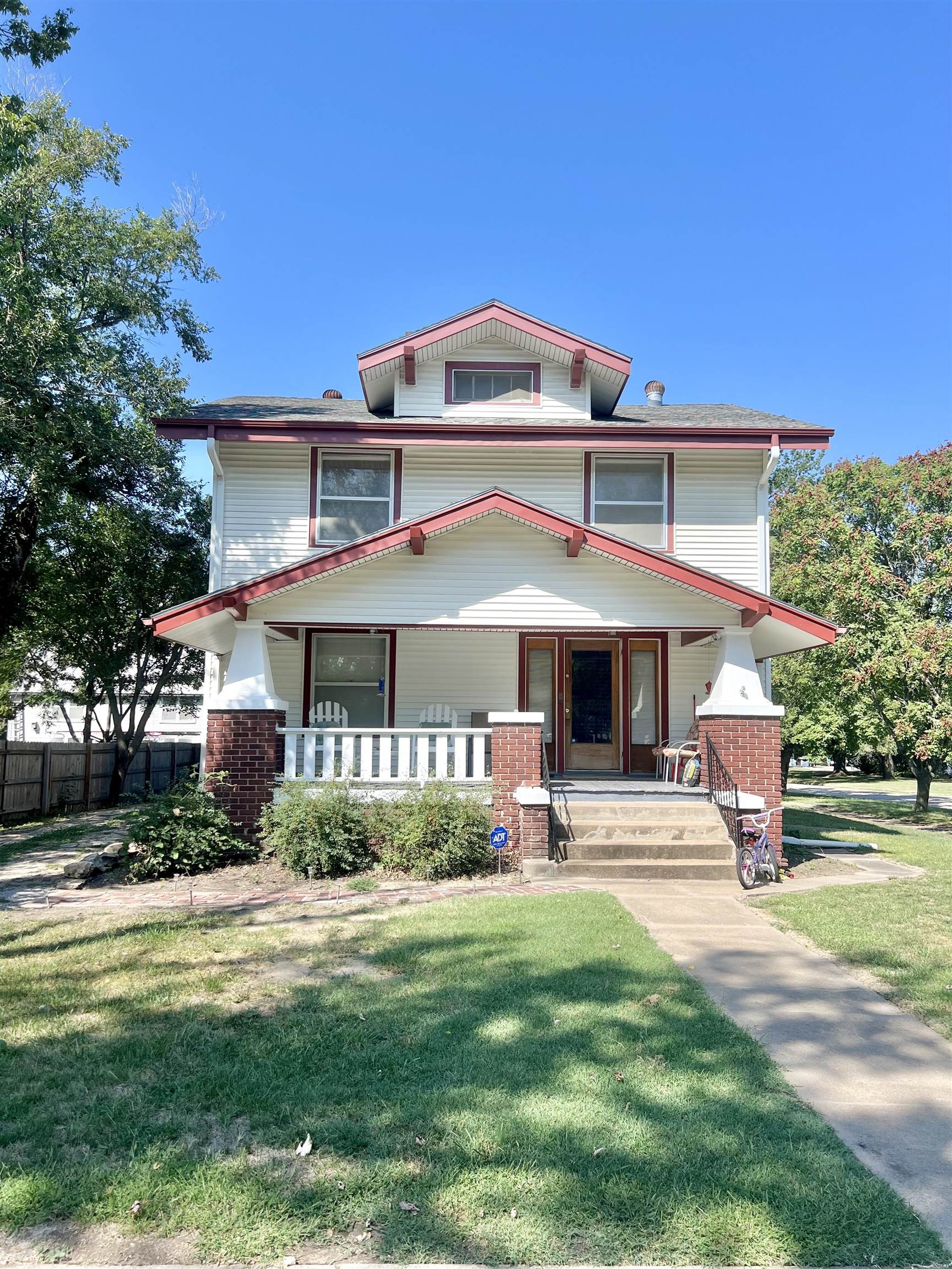 521 N Oak St, Eureka, Kansas image 1