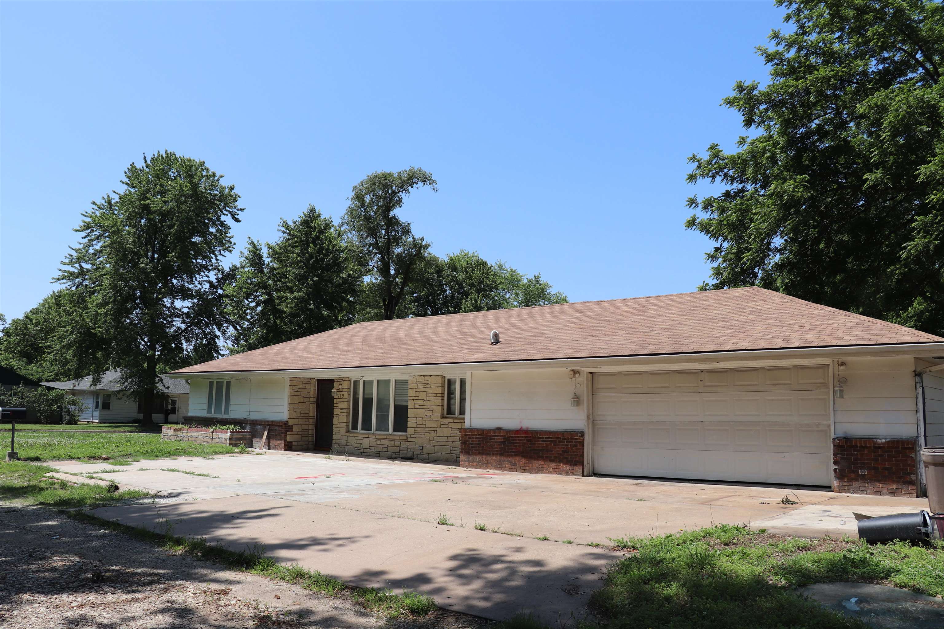 1719 Maris St, Winfield, Kansas image 2