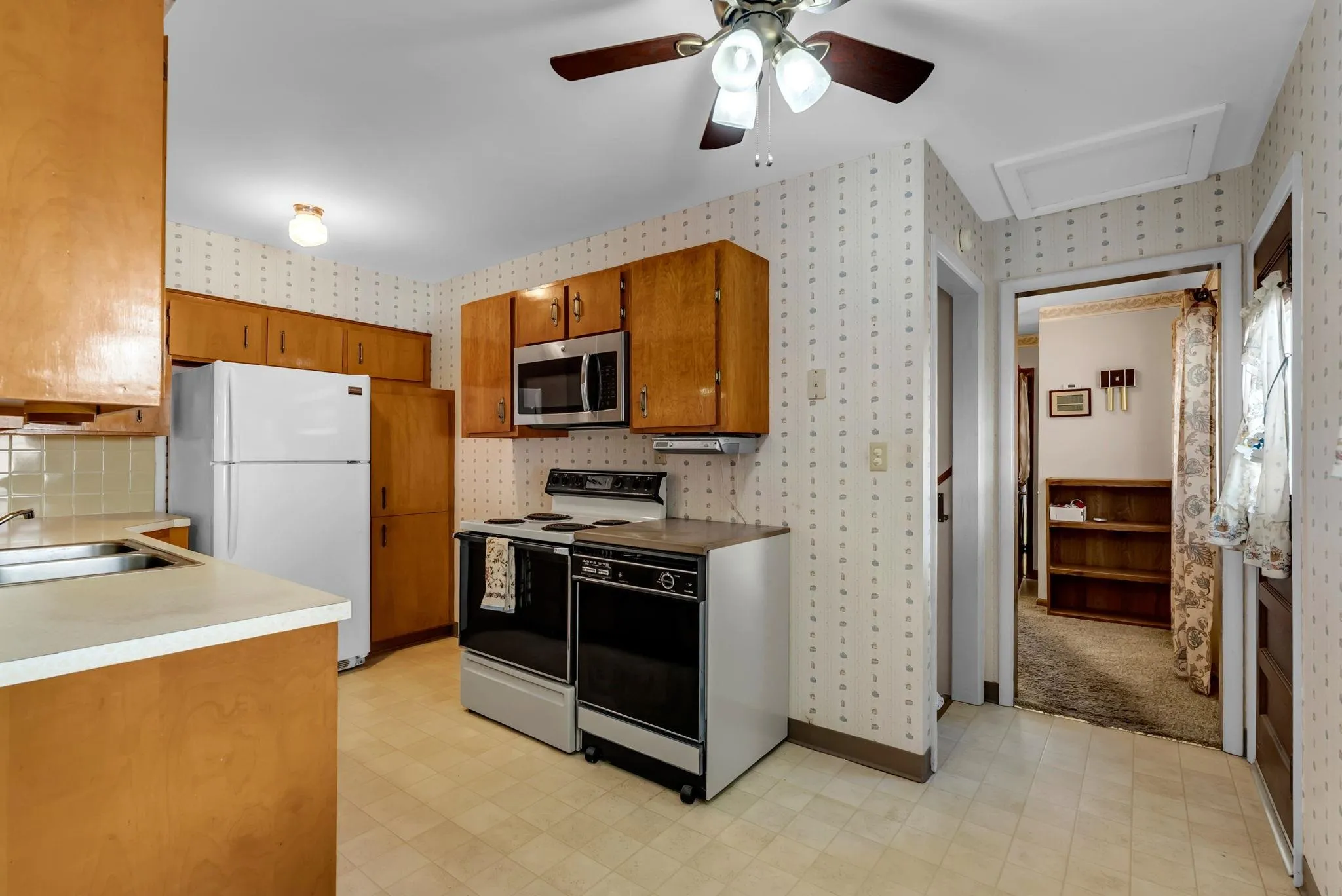 Derby, Kansas 67037, United States, 3 Bedrooms Bedrooms, ,2 BathroomsBathrooms,Residential,Pending,236681