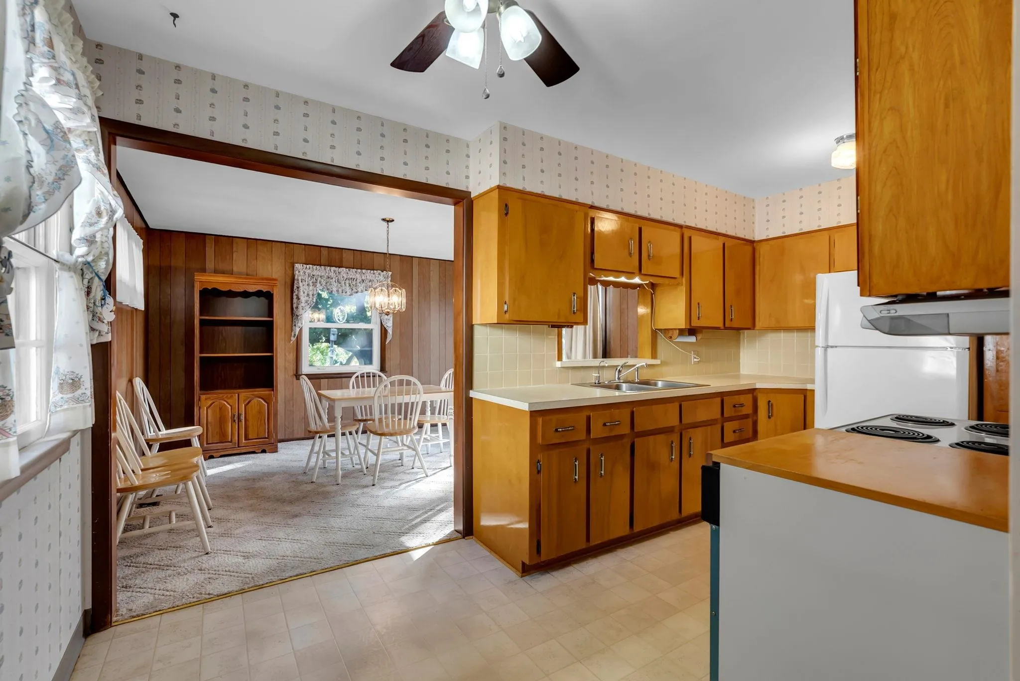 Derby, Kansas 67037, United States, 3 Bedrooms Bedrooms, ,2 BathroomsBathrooms,Residential,Pending,236681