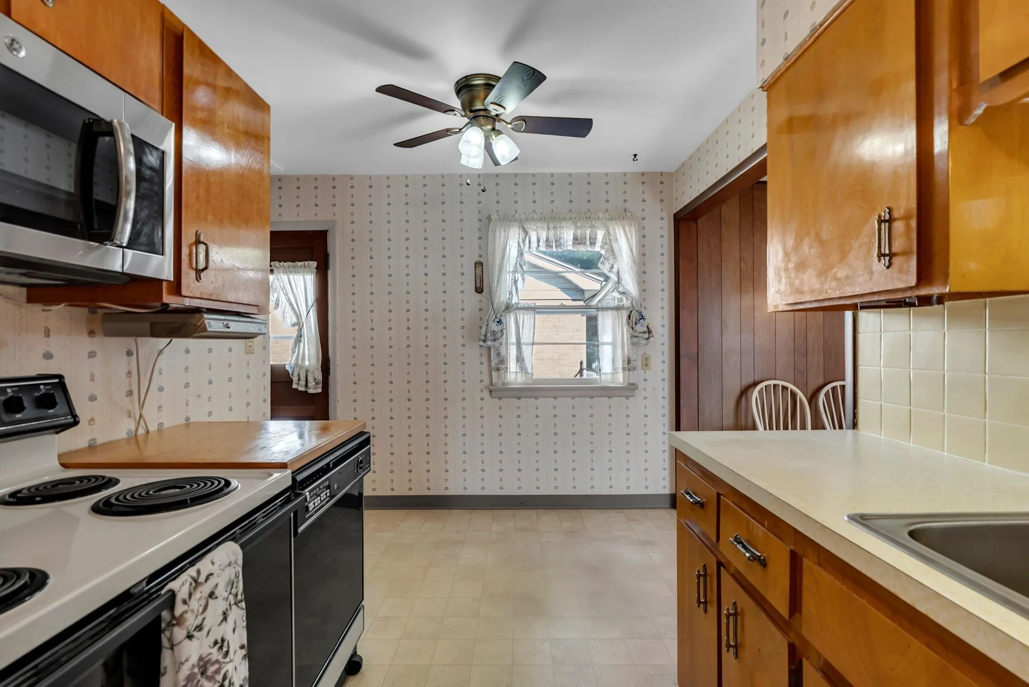 Derby, Kansas 67037, United States, 3 Bedrooms Bedrooms, ,2 BathroomsBathrooms,Residential,Pending,236681