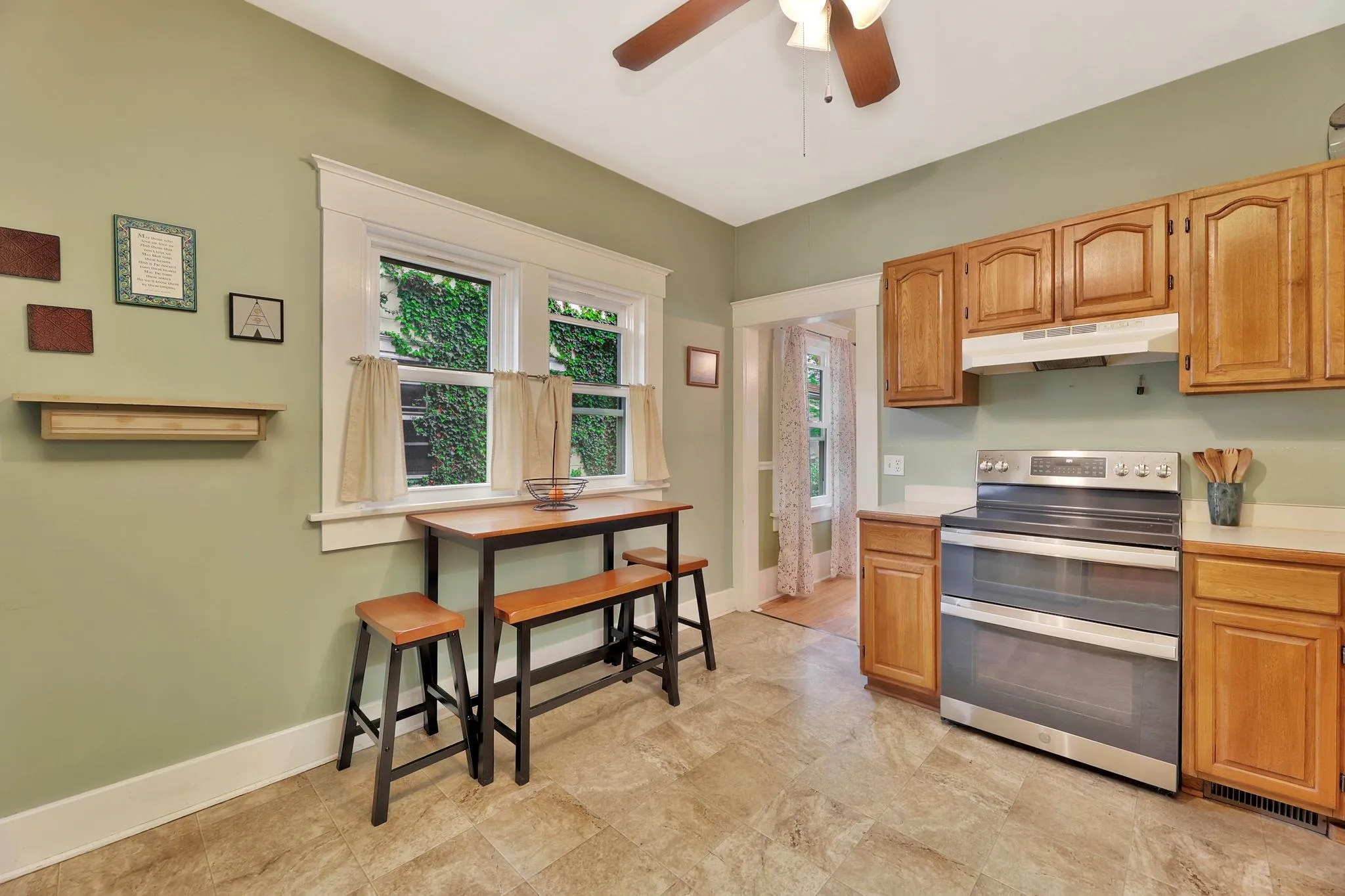 Wichita, Kansas 67211, United States, 3 Bedrooms Bedrooms, ,1 BathroomBathrooms,Residential,Pending,118329