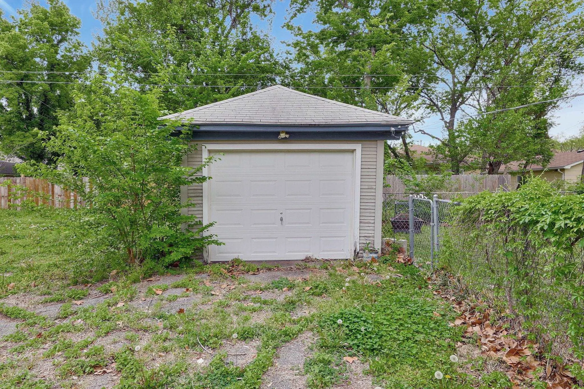 Wichita, Kansas 67211, United States, 3 Bedrooms Bedrooms, ,1 BathroomBathrooms,Residential,Pending,118329