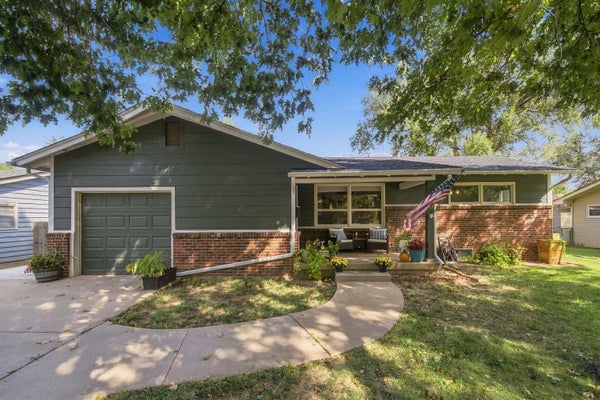 406 W AUGUSTA AVE, AUGUSTA, KS 67010 - Image 278fa025af6dfd4f73b5df39bf5fb3b4/3981208881