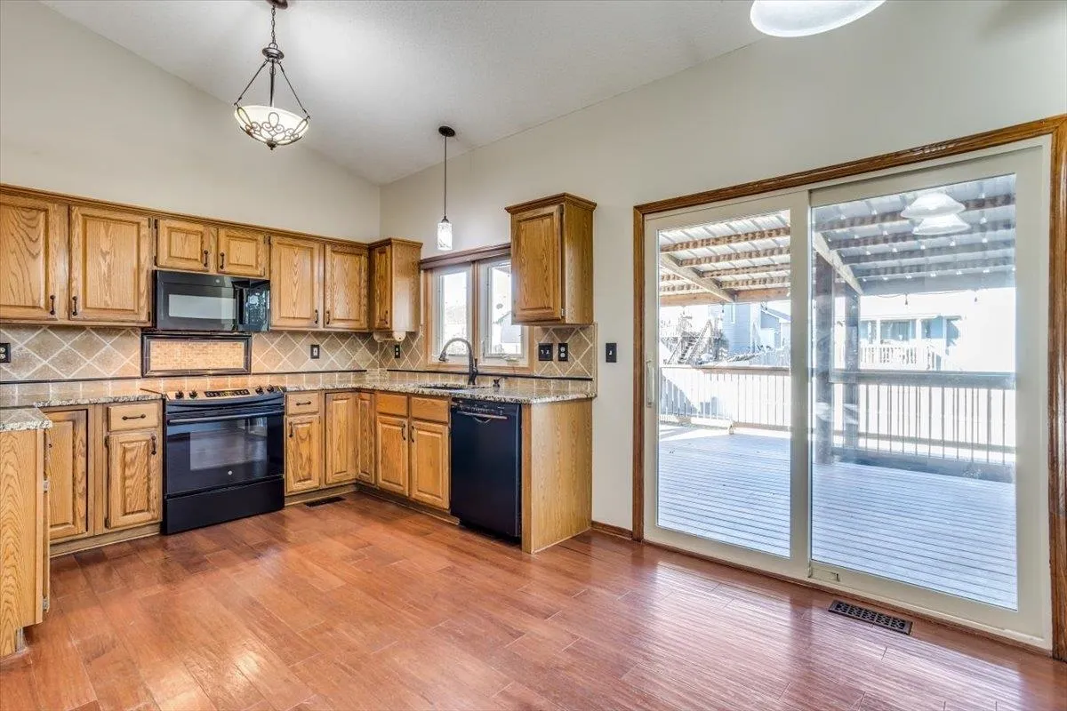 Derby, Kansas 67037, United States, 4 Bedrooms Bedrooms, ,3 BathroomsBathrooms,Residential,Pending,87272