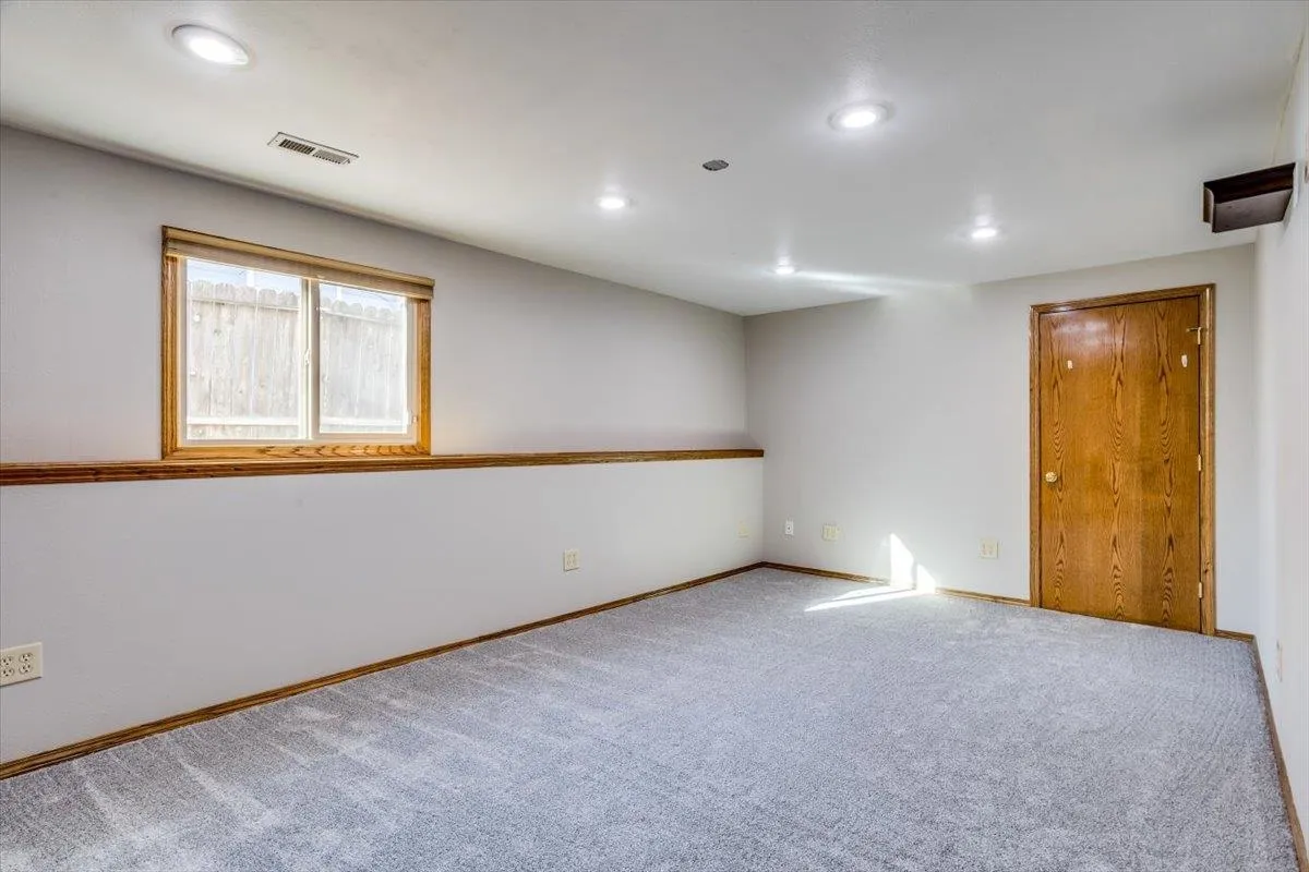 Derby, Kansas 67037, United States, 4 Bedrooms Bedrooms, ,3 BathroomsBathrooms,Residential,Pending,87272