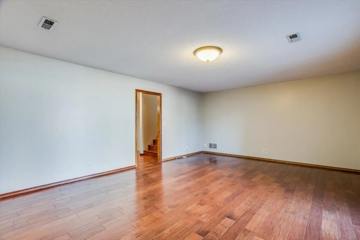 Derby, Kansas 67037, United States, 4 Bedrooms Bedrooms, ,3 BathroomsBathrooms,Residential,Pending,87272