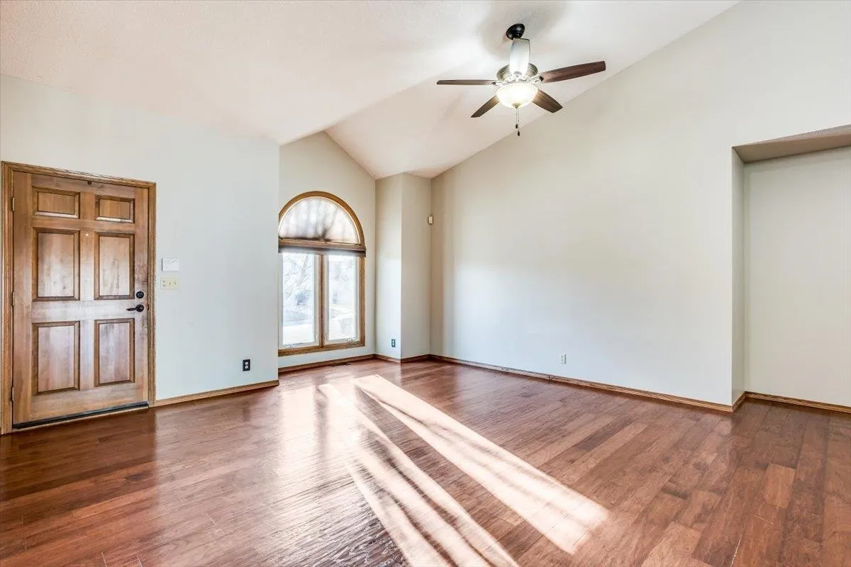 Derby, Kansas 67037, United States, 4 Bedrooms Bedrooms, ,3 BathroomsBathrooms,Residential,Pending,87272