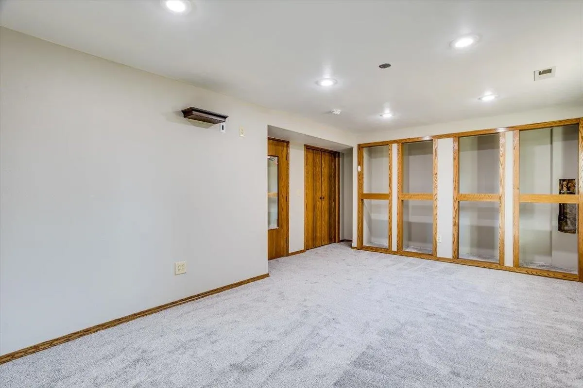 Derby, Kansas 67037, United States, 4 Bedrooms Bedrooms, ,3 BathroomsBathrooms,Residential,Pending,87272