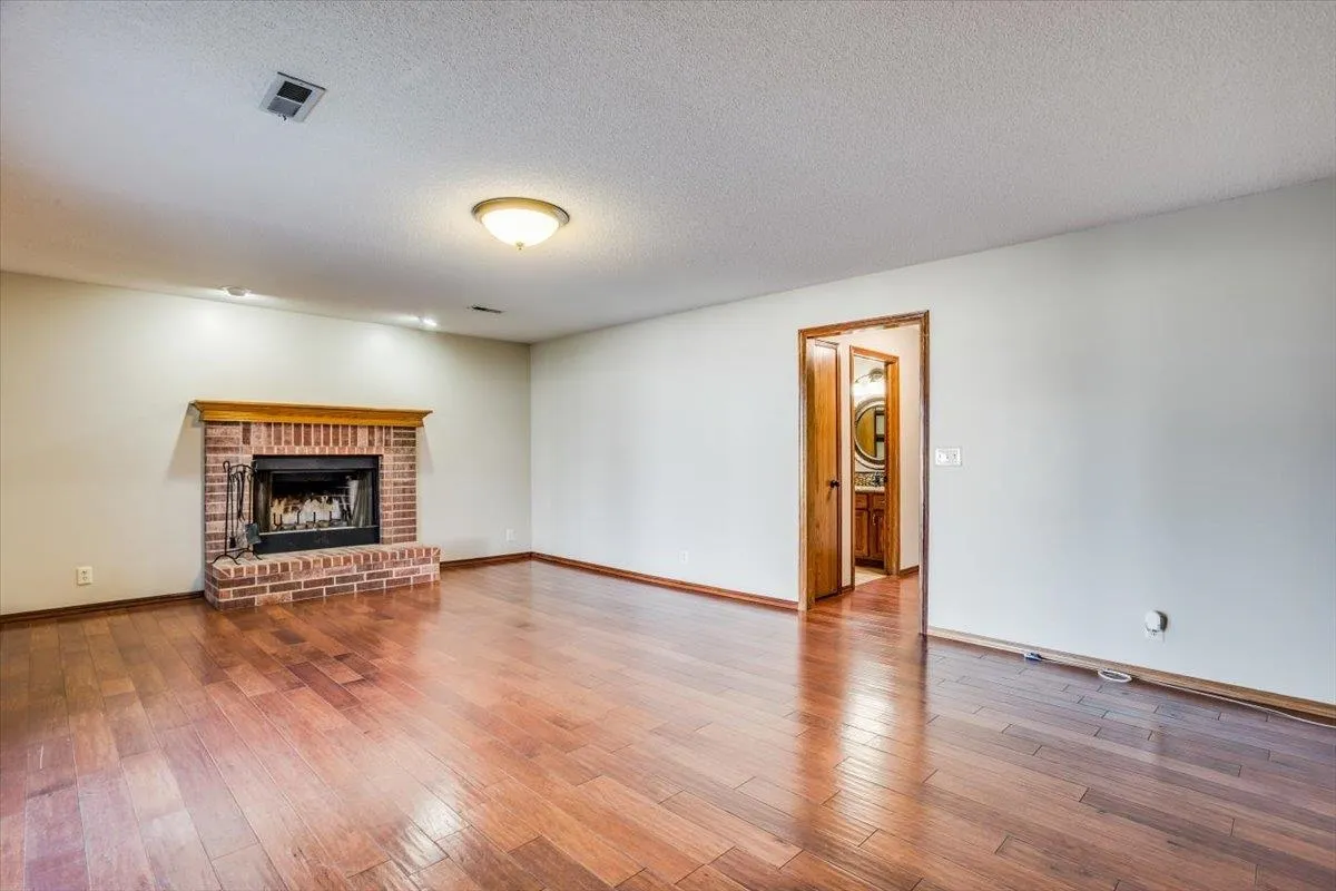 Derby, Kansas 67037, United States, 4 Bedrooms Bedrooms, ,3 BathroomsBathrooms,Residential,Pending,87272