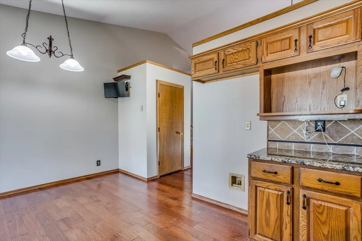 Derby, Kansas 67037, United States, 4 Bedrooms Bedrooms, ,3 BathroomsBathrooms,Residential,Pending,87272