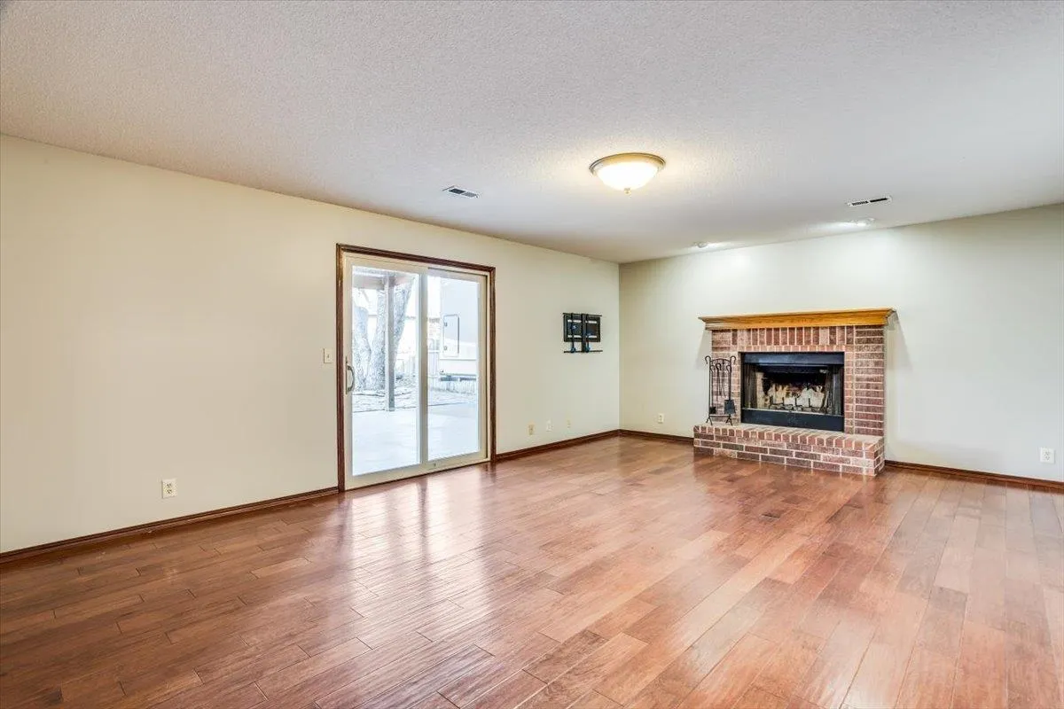 Derby, Kansas 67037, United States, 4 Bedrooms Bedrooms, ,3 BathroomsBathrooms,Residential,Pending,87272