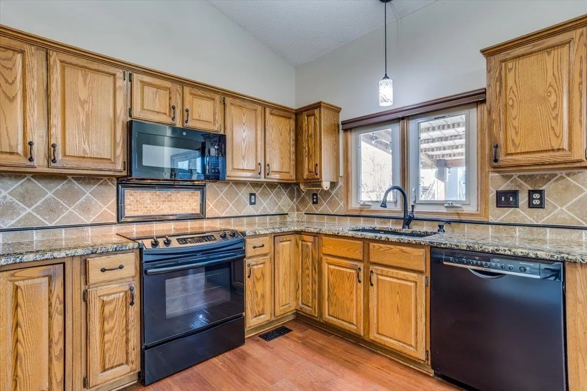 Derby, Kansas 67037, United States, 4 Bedrooms Bedrooms, ,3 BathroomsBathrooms,Residential,Pending,87272