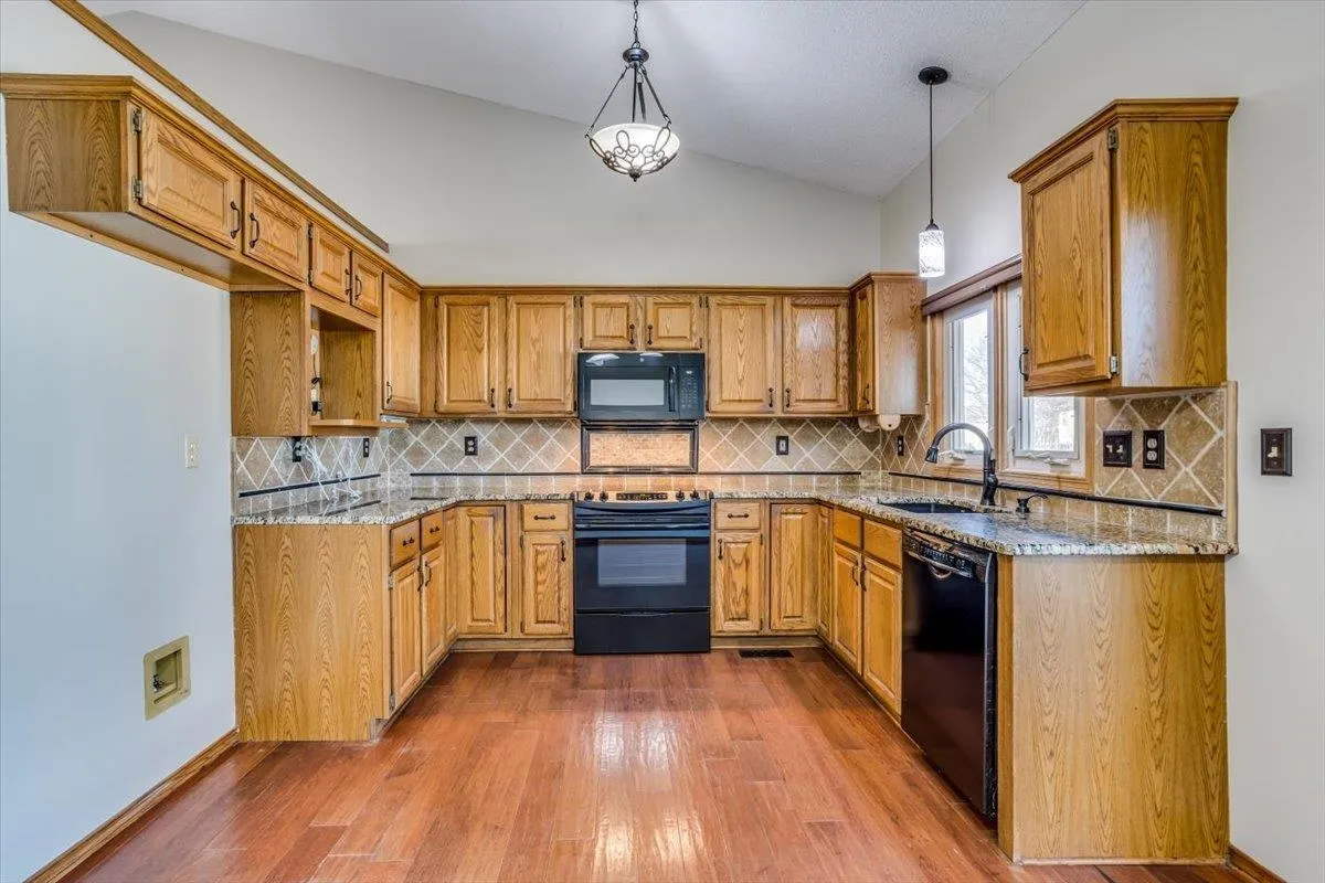 Derby, Kansas 67037, United States, 4 Bedrooms Bedrooms, ,3 BathroomsBathrooms,Residential,Pending,87272