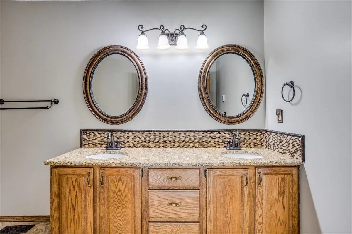 Derby, Kansas 67037, United States, 4 Bedrooms Bedrooms, ,3 BathroomsBathrooms,Residential,Pending,87272