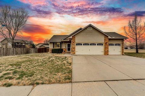 Photo of 800 S Sunset Cir, Andover, KS 67002 (MLS # 669240)
