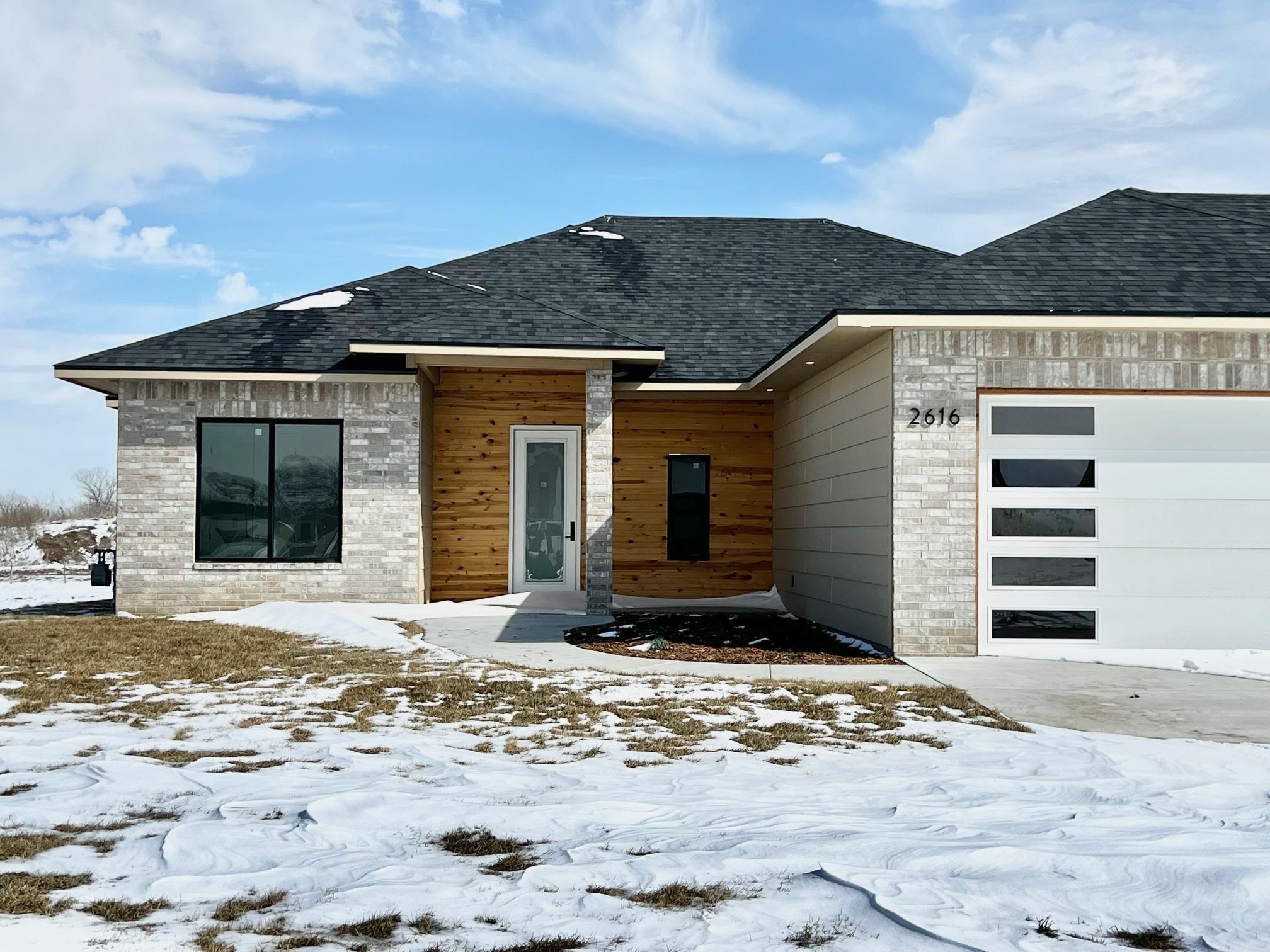 2616 S Willow Oak St, Wichita, Kansas image 2