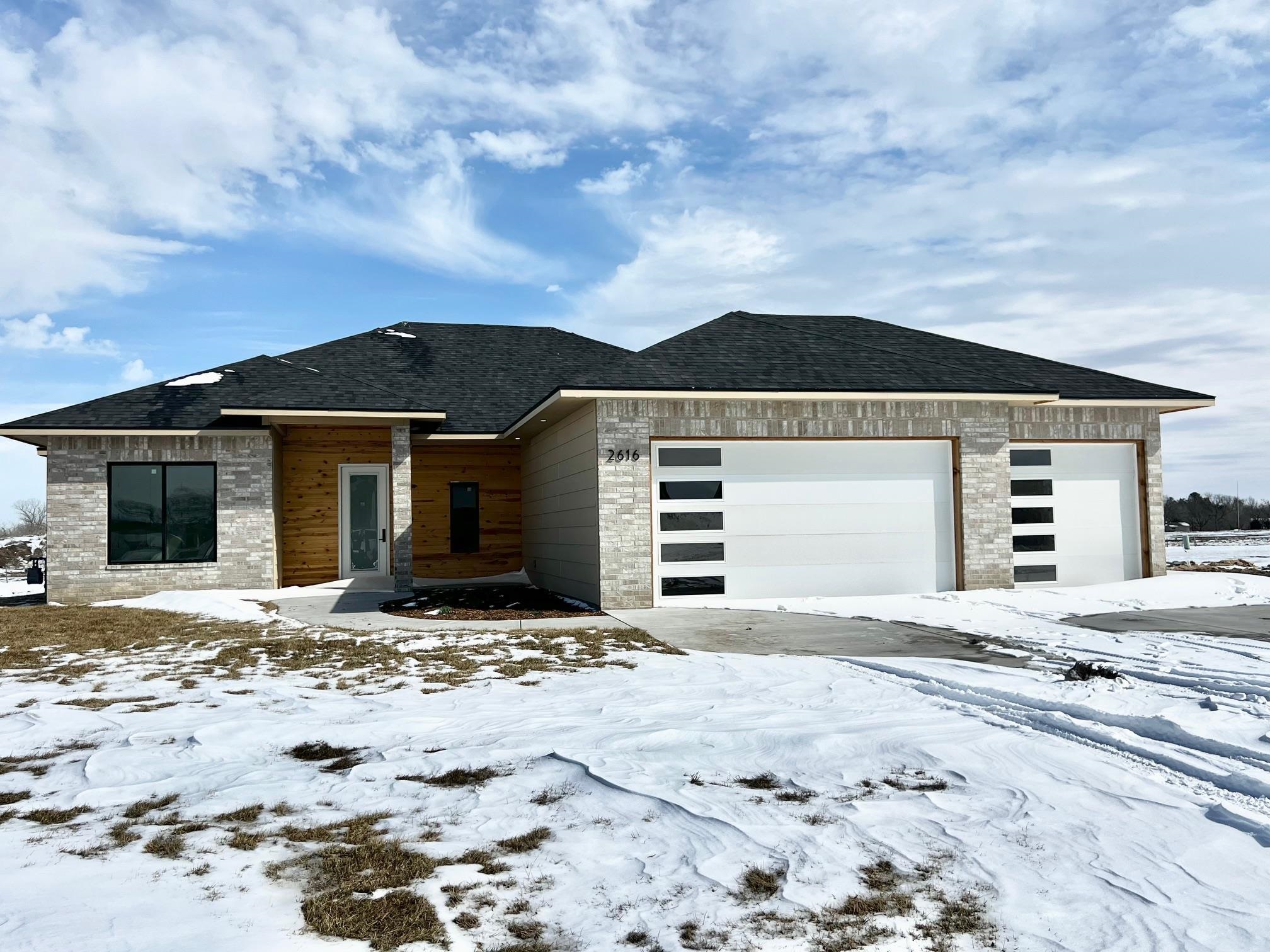2616 S Willow Oak St, Wichita, Kansas image 1