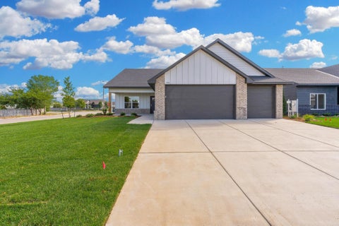 Townhouse For Sale - 701 N Wheatland Ct<br/> Wichita, KS 67235