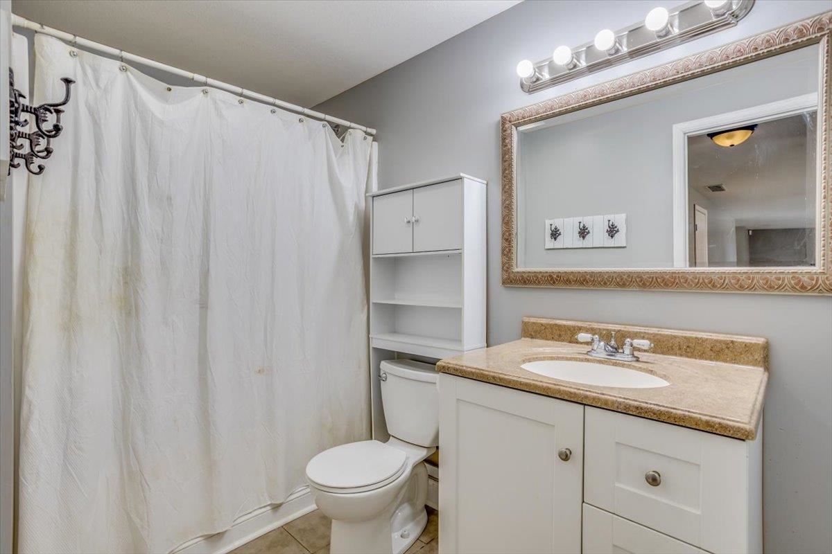 Derby, Kansas 67037, United States, 5 Bedrooms Bedrooms, ,3 BathroomsBathrooms,Residential,Pending,57696